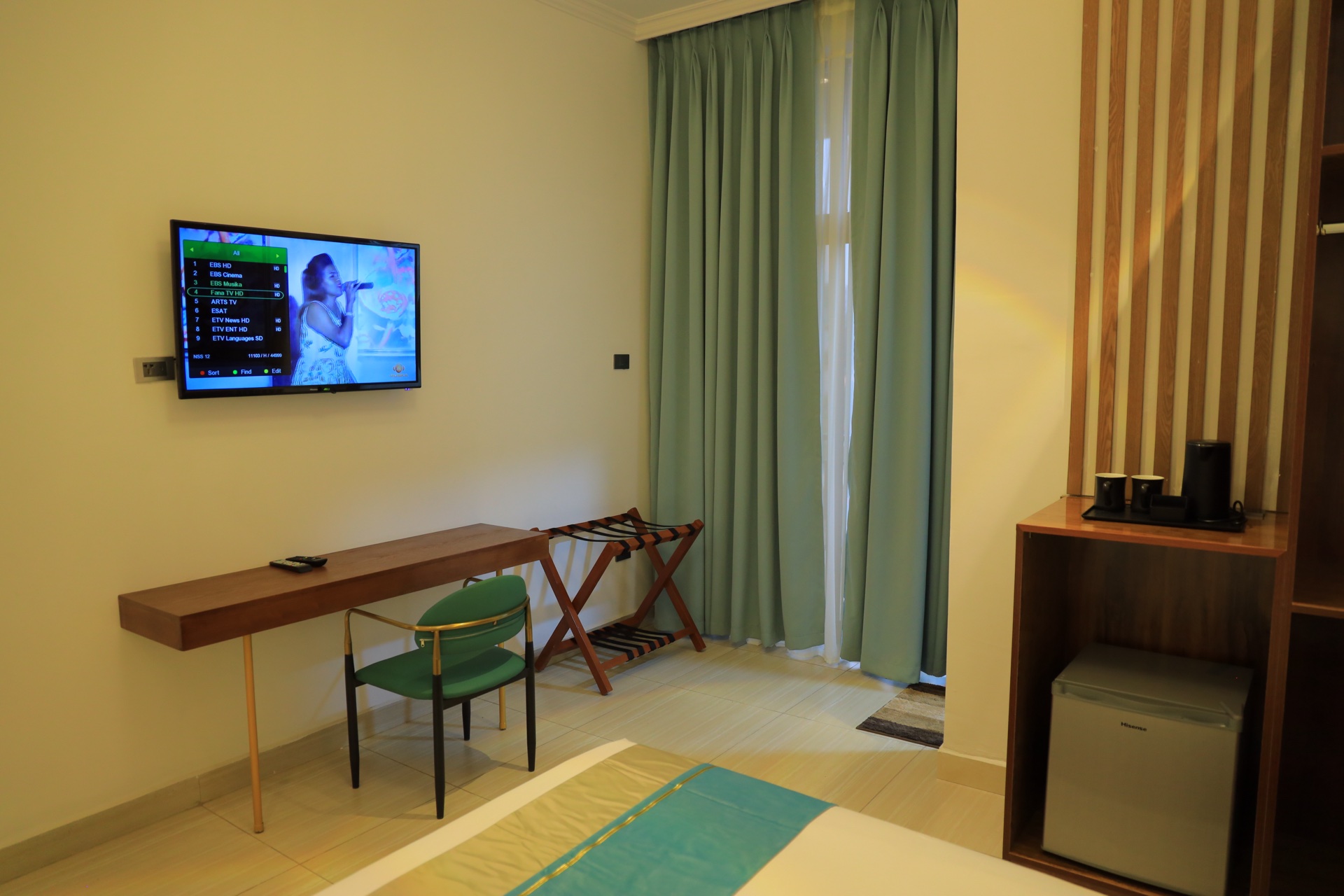 Standard Room thumbnail 3